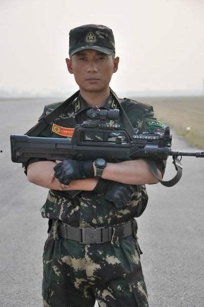 演军旅的男演员,演绎英勇男儿的银幕英雄