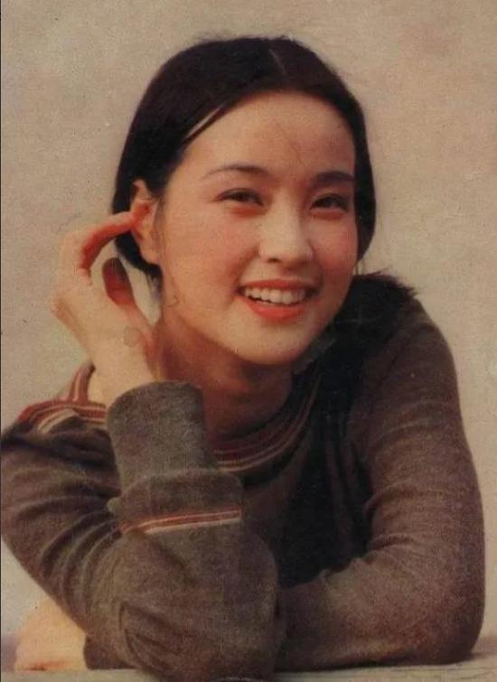 陈国君刘晓庆年轻照片,青春岁月里的经典瞬间